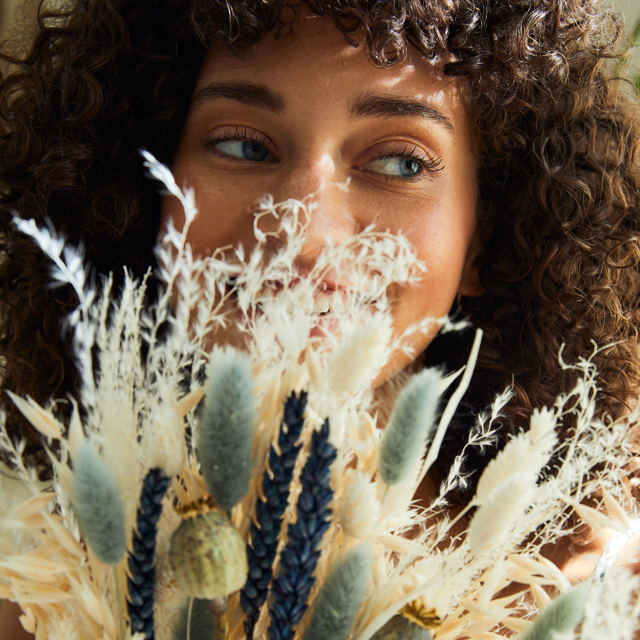 decorate-with-dried-bouquets-for-christmas